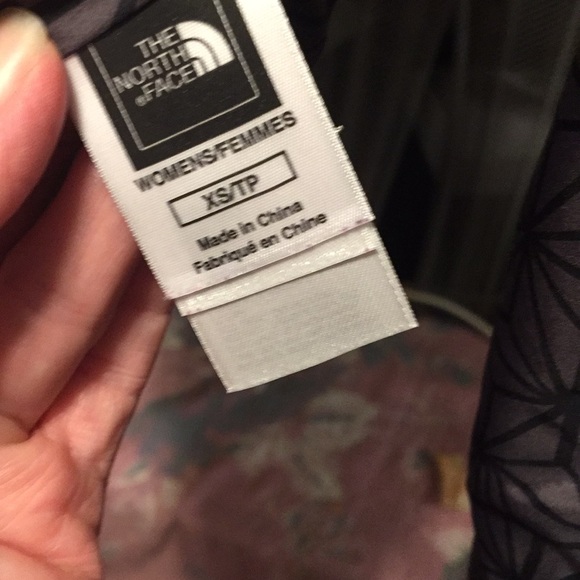 North face women’s reversible jacket - Picture 7 of 8